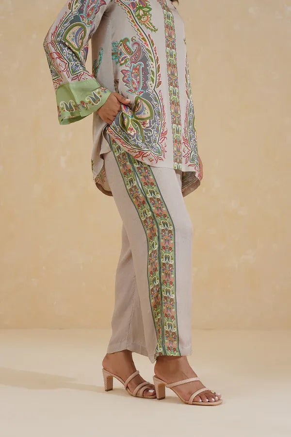 Elegant Paisley Print Tunic and Trouser Set with Scarf